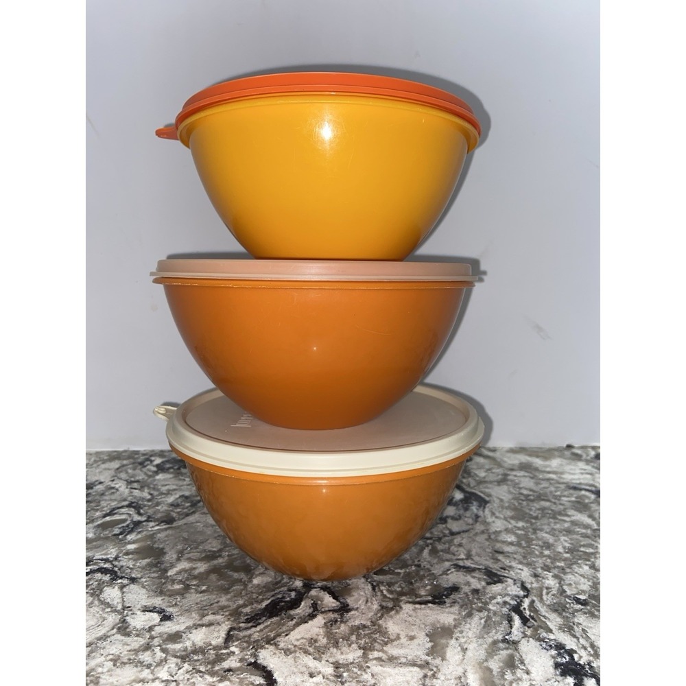 Vintage Tupperware Nesting Mixing Bowls Set of 3 With Lids